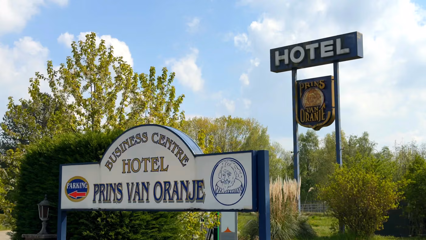 Het bord aan de ingang van Prins Van Oranje